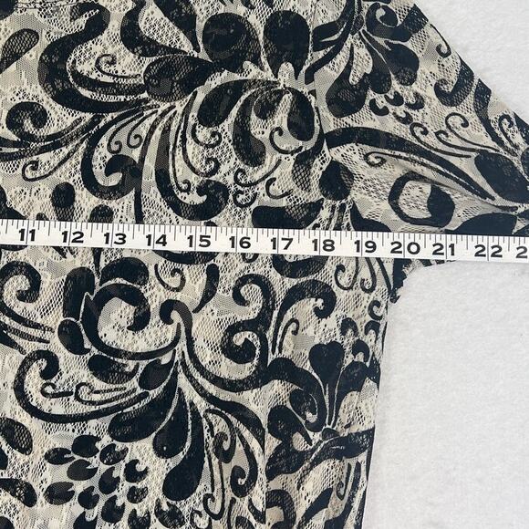 Chico's Travelers Lace Fringe Pullover Blouse Black/Ecru Baroque Size 2 Travel - Picture 4 of 7